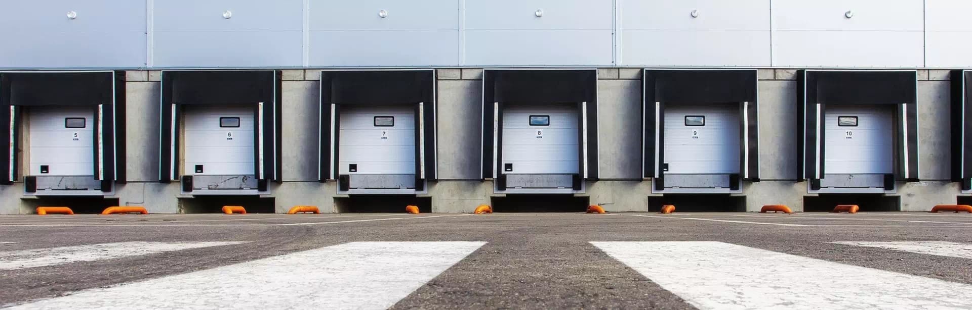 Brama dla tirów do hali